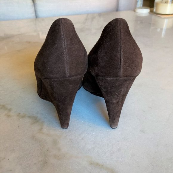 Miu Miu dark brown suede peep toe wedge / high heel pump / shoes (size 39.5) - Picture 4 of 8